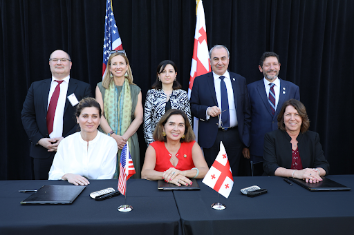 President Adela de la Torre meets with Georgia delegates.