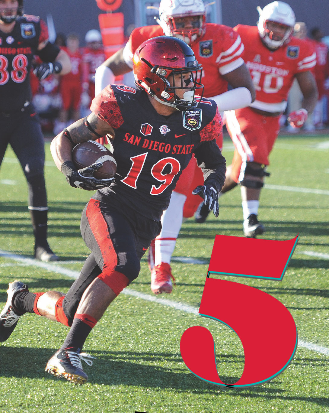 Donnel Pumphrey (’22) running with a football