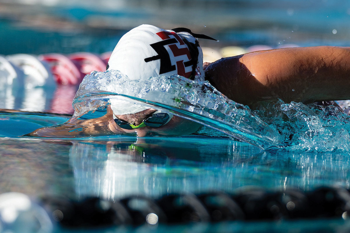 Reka Nyiradi swimming