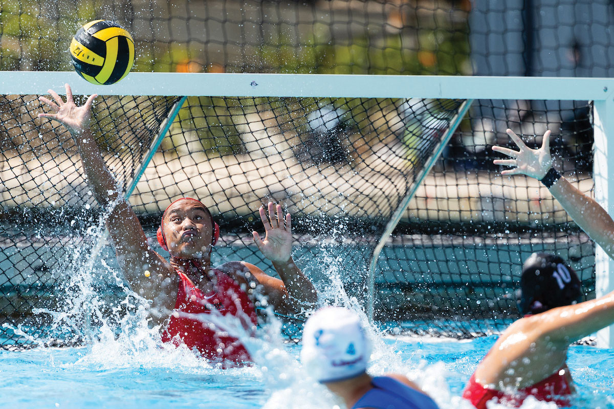 Tiaare Ahovelo playing water polo