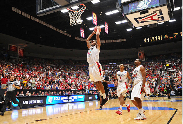Kawhi Leonard makes a game-ending dunk that shows a literal high point in the Aztecs' unprecedented season.