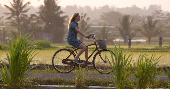 Julia Roberts starred in the 2010 film adaptation of Elizabeth Gilbert's Eat, Pray, Love, which exemplifies the growing trend of authors writing about themselves.
