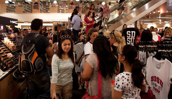 Students at the bookstore taking advantage of the Rent-to-Save program.