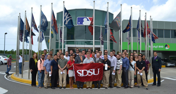 The program in front of Banco BHD, the official Bank of MLB in the Dominican Republic.