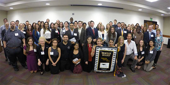 Mortar Board students, faculty and staff.