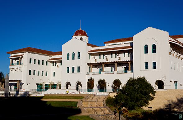 SDSUs Conrad Prebys Aztec Student Union features a green roof, solar panels and low-flow faucets and toilets. (Photo: Paul Lang)