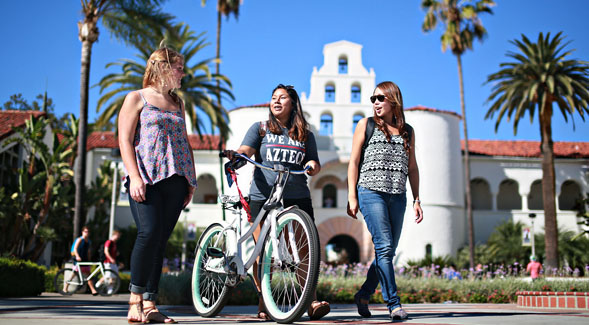 SDSU students in front of Hepner Hall. (Photo: Sandy Huffaker Jr.)