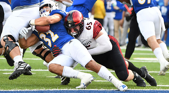 SDSU sophomore defensive lineman Cameron Thomas