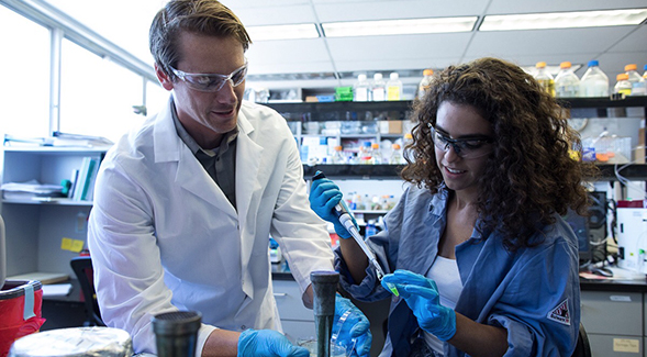 Recent biology graduate Milagrosa 'Mimi' Esmerode (right) with mentor and Ph.D. student Kyle Malter
