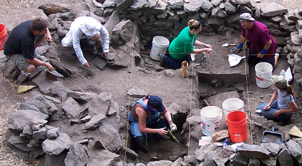 SDSU students digging at the homestead site of Nathan Nate Harrison, a legendary San Diego County pioneer. (Credit: Seth Mallios)