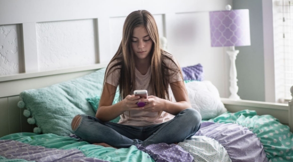 Heavy social media use has been linked to depression in teens. (Photo: Adobe Stock)