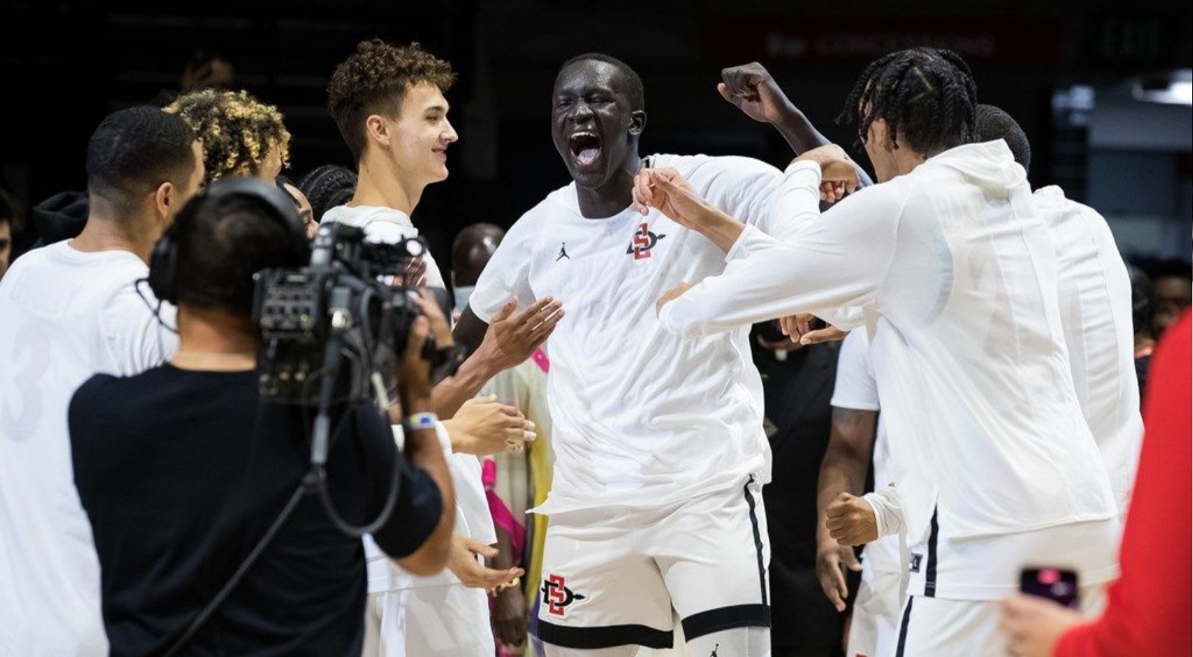 San Diego State mens basketball beat Fresno State 65-64 on senior night at Viejas Arena. (Credit: Derrick Tuskan/San Diego State)