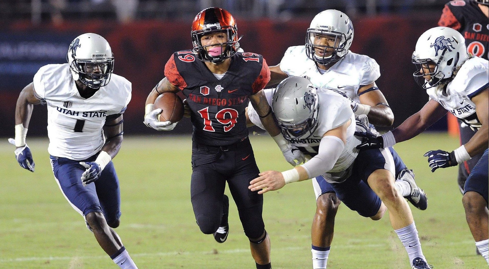 SDSU running back Donnel Pumphrey evades pursuing defenders during a home game against Utah State. (SDSU)