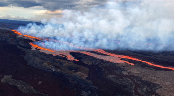 Video showing thermal imagery from the 2022 Mauna Loa eruption which began around 11:30pm HST, November 27, 2022.