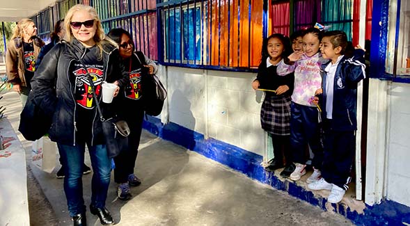 SDSU teaching credential candidates Reyna Gavillan (left) and Maribel Castro Morales arrived at Tijuana's Escuela Primaria Federal Cuauhtmoc. (Photo: Sarah Wilkins)