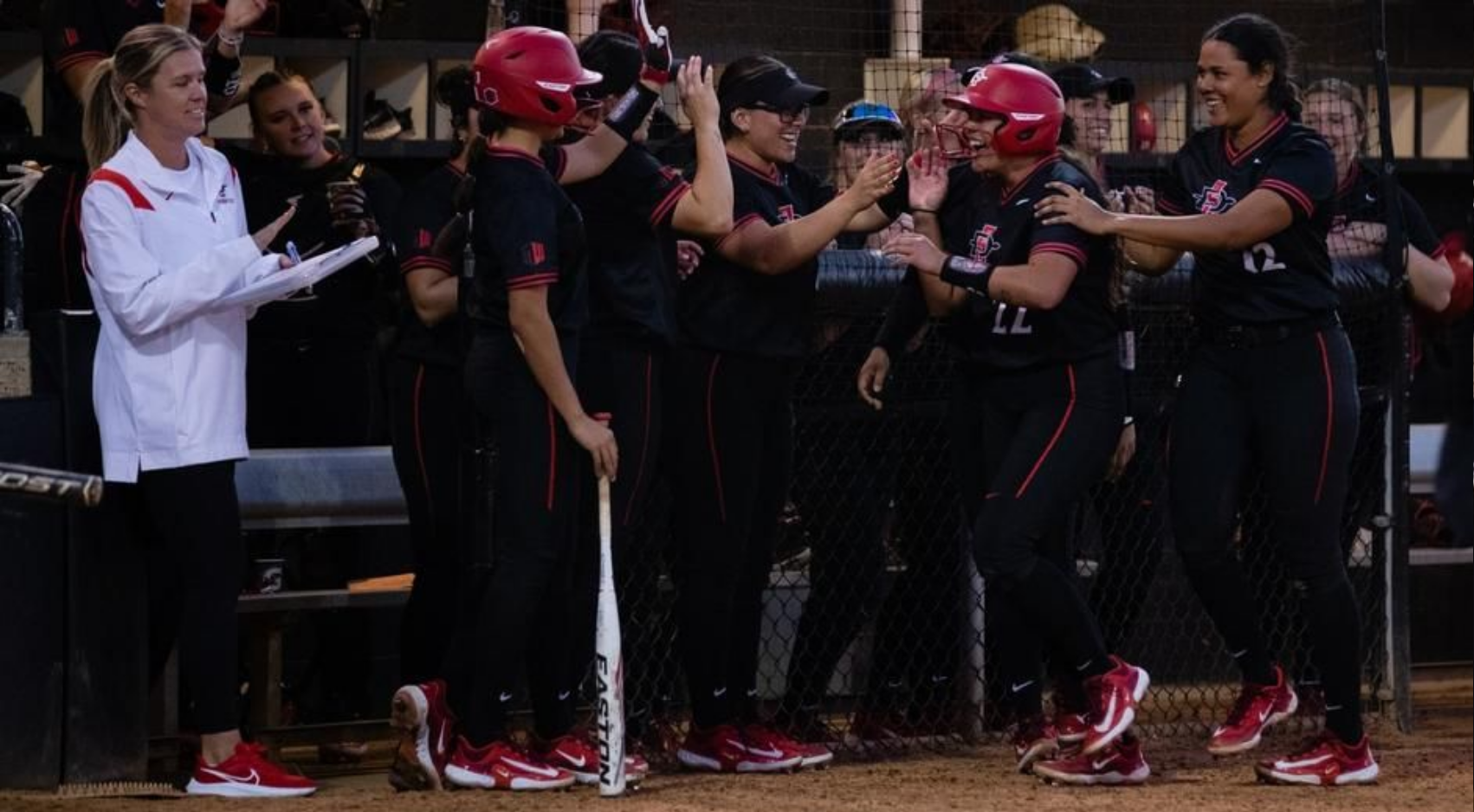 SDSU softball team celebrates win (SDSU)