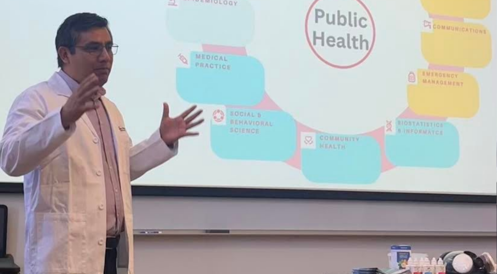 Miguel Zavala (right) led a degree workshop session around public health alongside Kai-Chung Cheng, assistant professor of environmental health, at SDSU Imperial Valley. (SDSU)