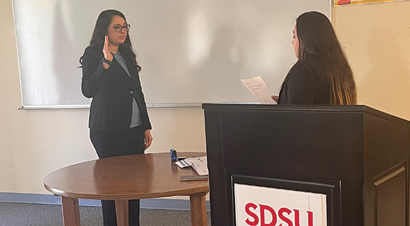 Sandy Fernandez is sworn into The State Bar of California. (Photo courtesy of Sandy Fernandez)