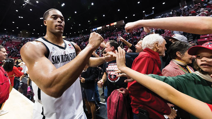 Jaedon LeDee interacts with SDSU fans