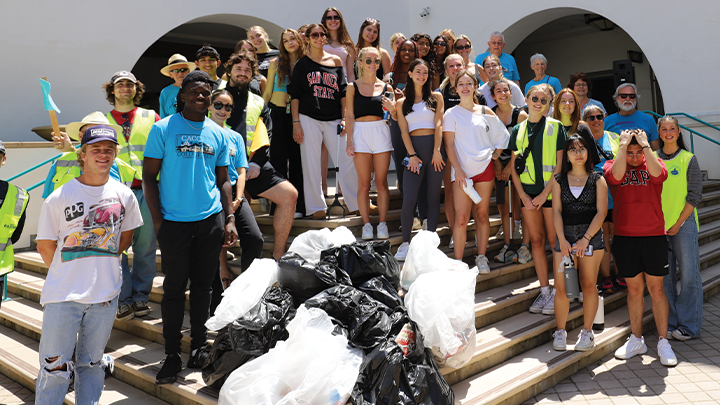 SDSU students pose for a photo after the Good Neighbor event