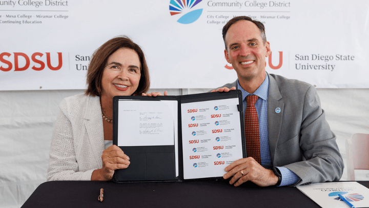SDSU President Adela de la Torre and SDCCD Chancellor Gregory Smith sign MOU during a ceremony 