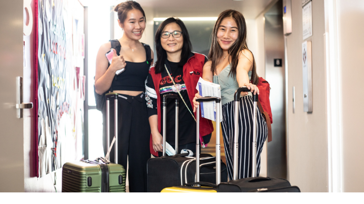 3 girls moving into school